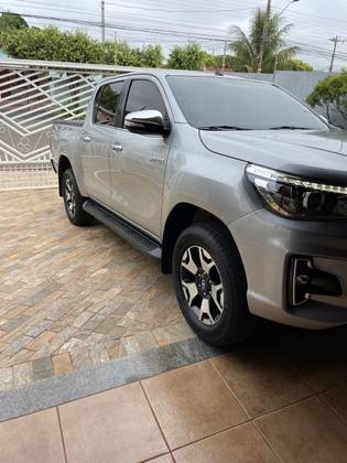 TOYOTA HILUX 2.8 SRX 4X4 CD 16V DIESEL 4P AUTOMÁTICO